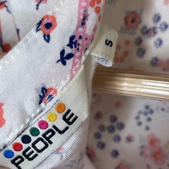 People sleeveless white floral chevron pattern blouse - Picture 3 of 3